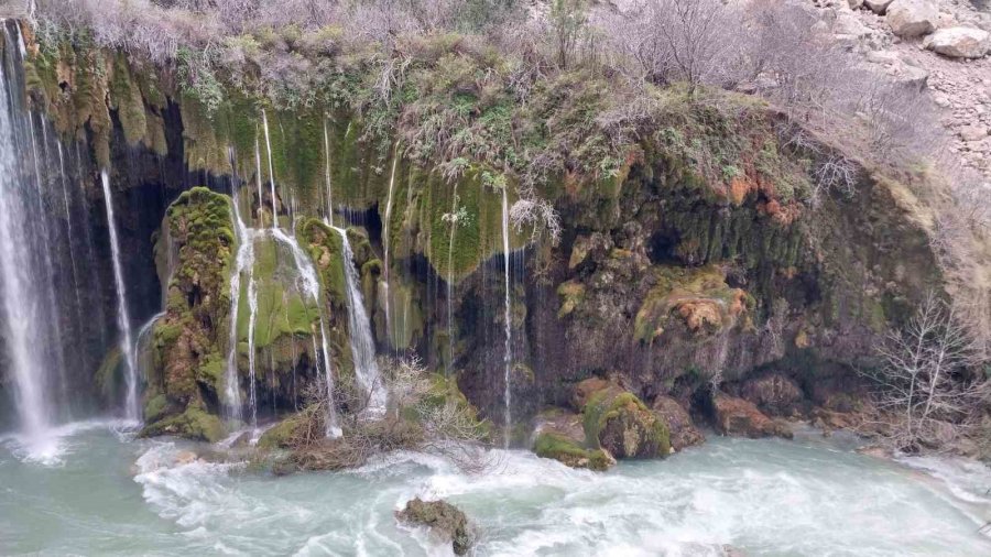 Mersin’in Saklı Cenneti Yerköprü Şelalesi Ziyaretçileri Hayran Bırakıyor