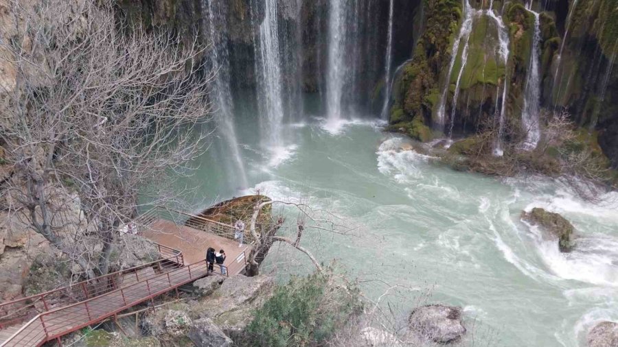 Mersin’in Saklı Cenneti Yerköprü Şelalesi Ziyaretçileri Hayran Bırakıyor