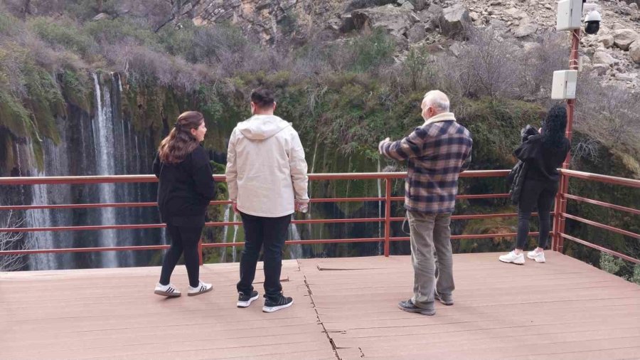 Mersin’in Saklı Cenneti Yerköprü Şelalesi Ziyaretçileri Hayran Bırakıyor