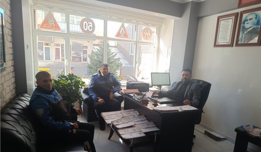 Polisten Niğde’de Vatandaş Ve Öğrencilere Yönelik Bilgilendirme Çalışmaları