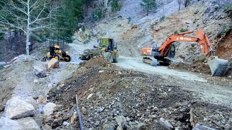 Alanya Yollarında Kış Mesaisi Sürüyor