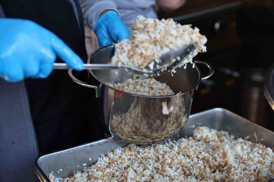 Mobil Aşevi Ramazan Bereketini Mahallelere Taşıyor