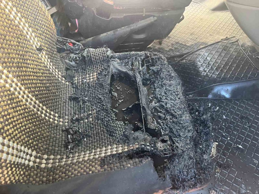 Alanya’da Hafif Ticari Araç Yangını Korkuttu