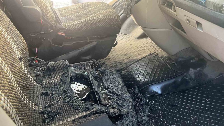 Alanya’da Hafif Ticari Araç Yangını Korkuttu