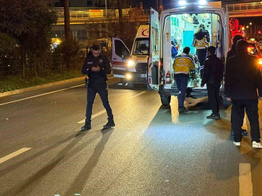 Gazipaşa’da Takla Atan Otomobildeki 4 Kişi Yaralandı