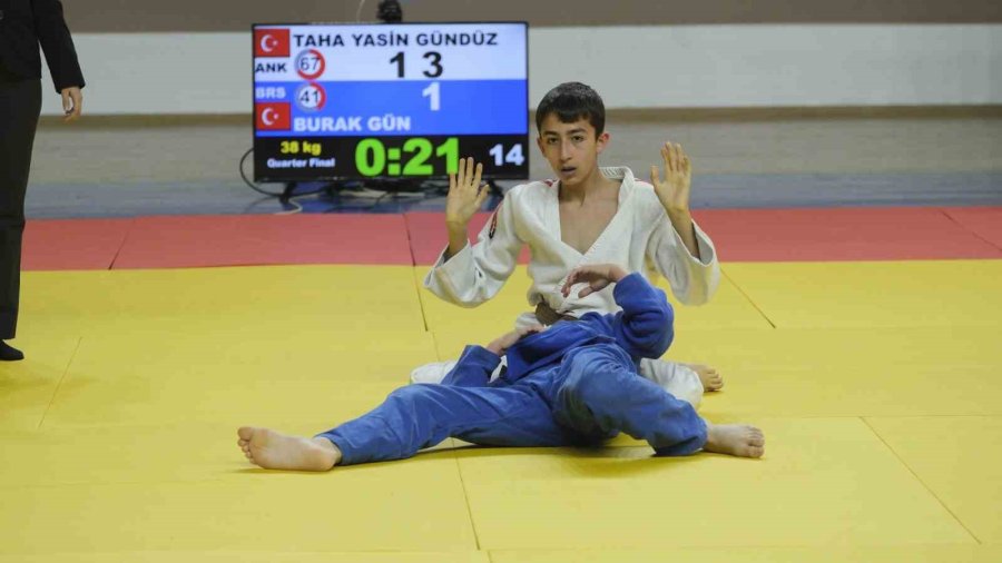 Karaman’da Okul Sporları Yıldızlar Judo Türkiye Birinciliği Heyecanı Başladı