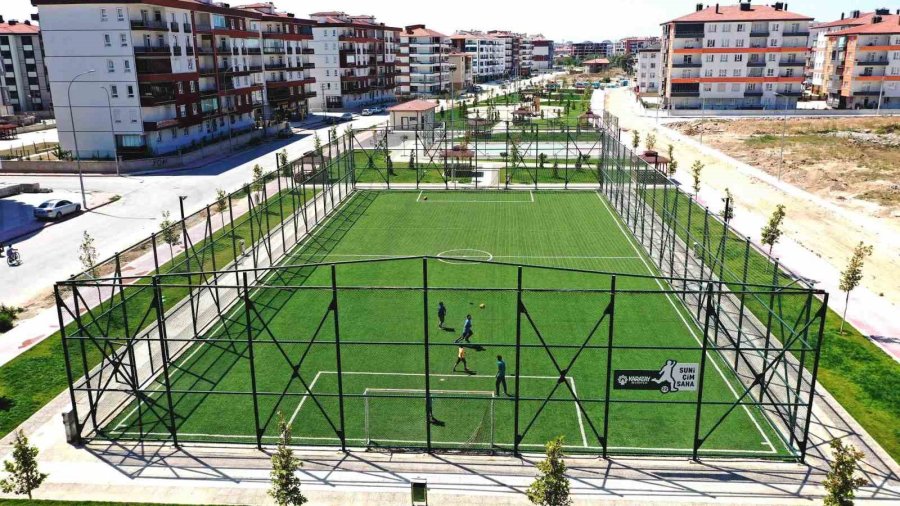 Karatay’da 8 Okula Fıfa Standardında Yeni Halı Saha