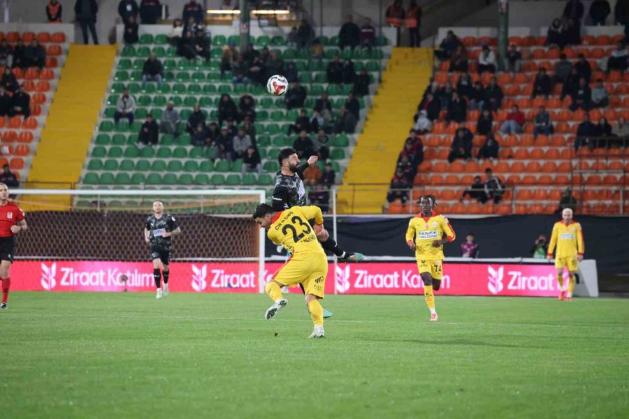 Ziraat Türkiye Kupası: Corendon Alanyaspor: 0 - Galatasaray: 2 (ilk Yarı)