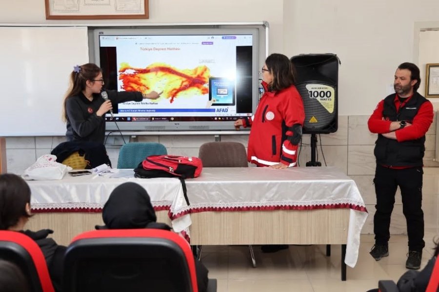 Deprem Haftası’nda Afet Eğitimi Ve Tahliye Tatbikatı Yapıldı