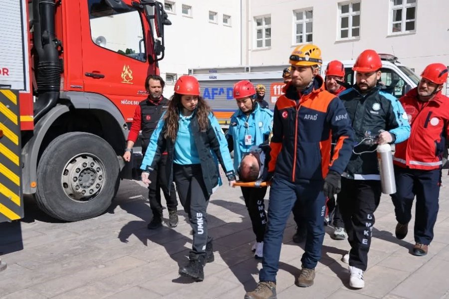 Deprem Haftası’nda Afet Eğitimi Ve Tahliye Tatbikatı Yapıldı