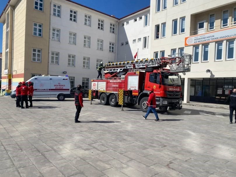 Deprem Haftası’nda Afet Eğitimi Ve Tahliye Tatbikatı Yapıldı