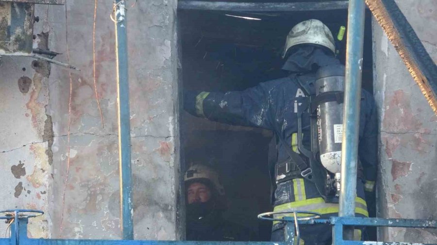 Antalya’da Yaşlı Çiftin Evi Alevlere Teslim Oldu