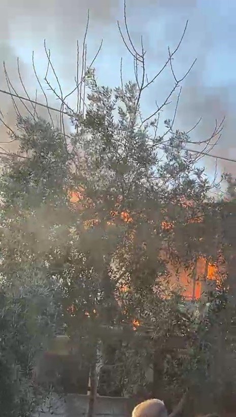 Antalya’da Yaşlı Çiftin Evi Alevlere Teslim Oldu