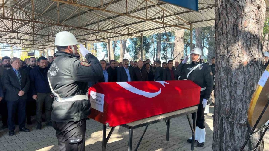 72 Yaşında Hayatını Kaybeden Emekli Vali Yardımcısı Son Yolculuğuna Uğurlandı