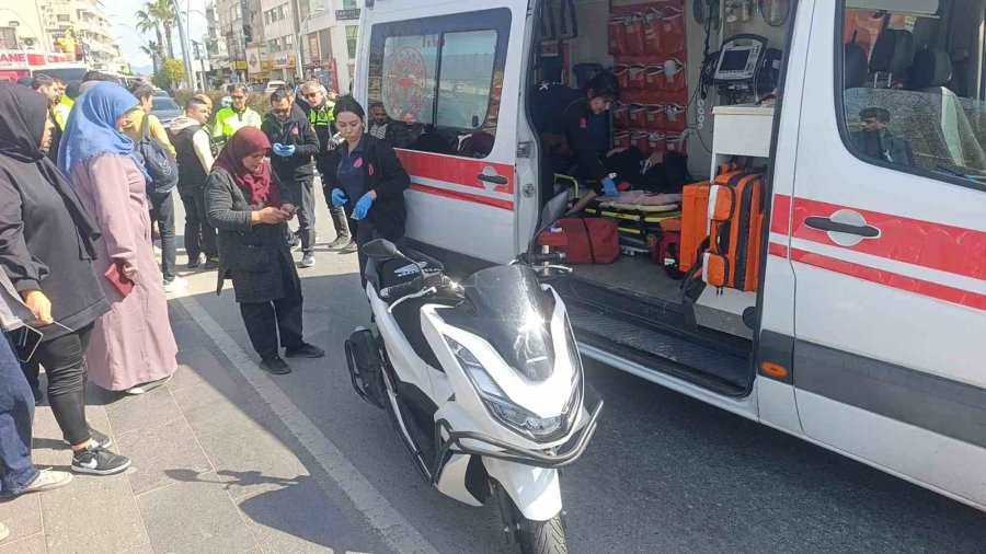 Kaza Haberini Alıp Geldi, Kızının Elini Tutup Başını Okşayarak Teselli Etti
