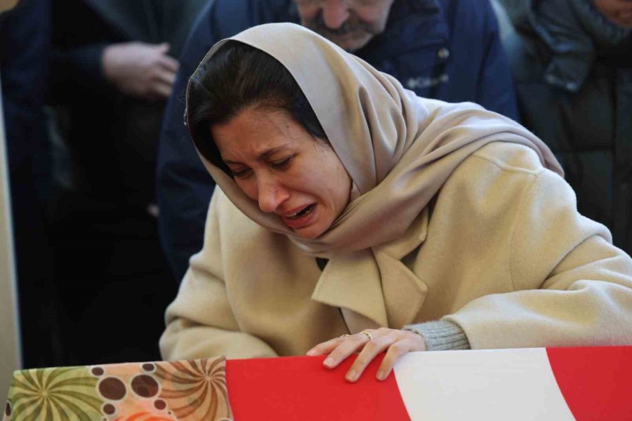 Öğrencisi Tarafından Öldürülen Fatma Nur Öğretmen Son Yolculuğuna Uğurlandı