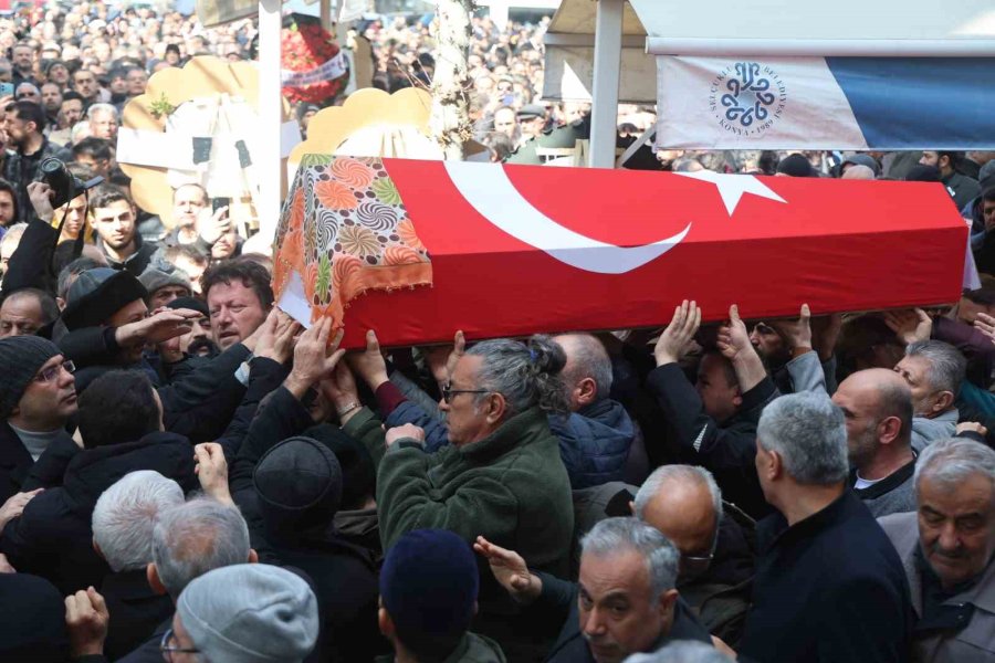 Öğrencisi Tarafından Öldürülen Fatma Nur Öğretmen Son Yolculuğuna Uğurlandı