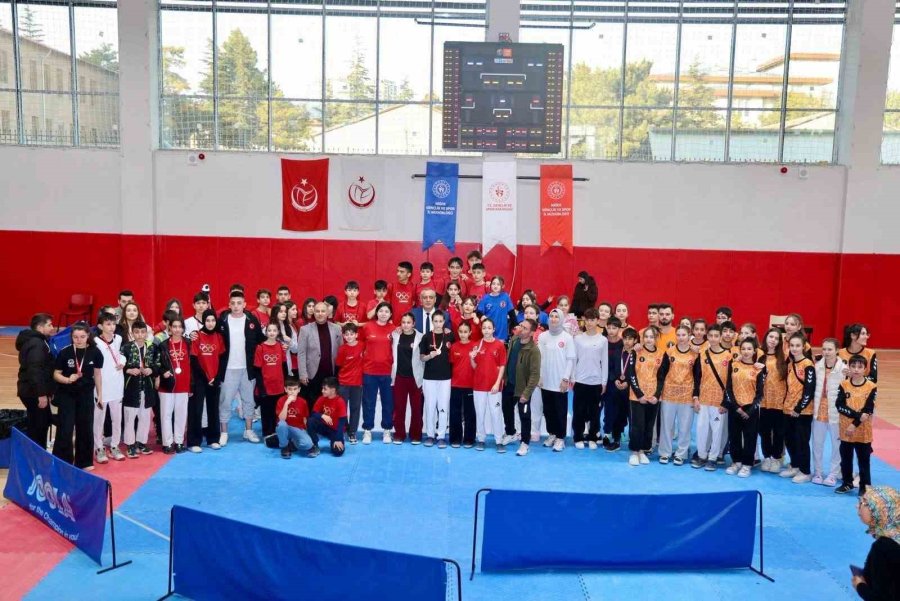 Taekwondo Yıldızlar Mahalli Müsabakaları Heyecanı Başladı