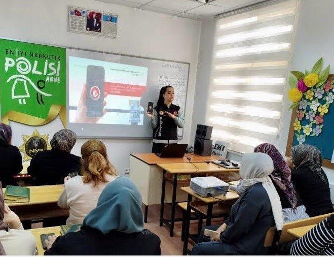 Narkotik Ekiplerinden Bir Haftada 20 Bilgilendirme Etkinliği