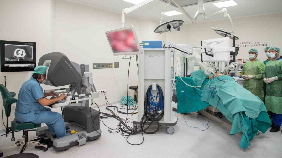 Selçuk Üniversitesinde Göğüs Cerrahisinde Bir İlk: Robotik Cerrahi Uygulandı