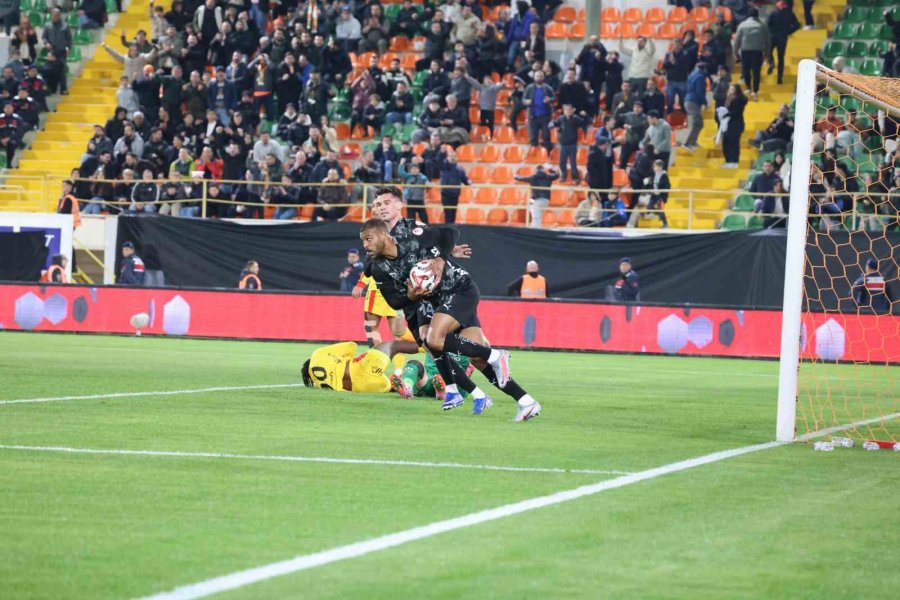 Ziraat Türkiye Kupası: Corendon Alanyaspor: 1 - Galatasaray: 2 (maç Sonucu)