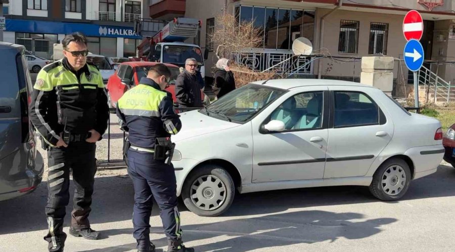 Otoparkta Sürücüleri Mahsur Bıraktı, Gelince De "bilemedim Ki" Dedi