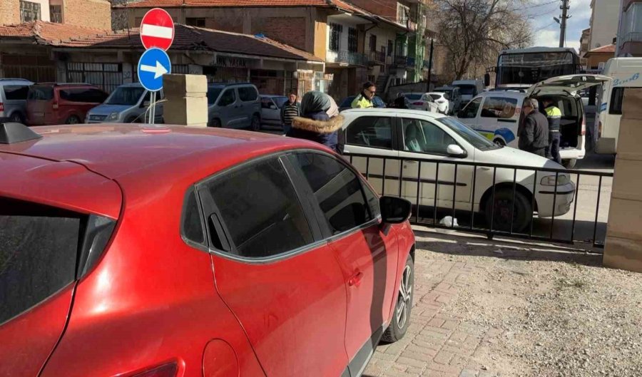 Otoparkta Sürücüleri Mahsur Bıraktı, Gelince De "bilemedim Ki" Dedi