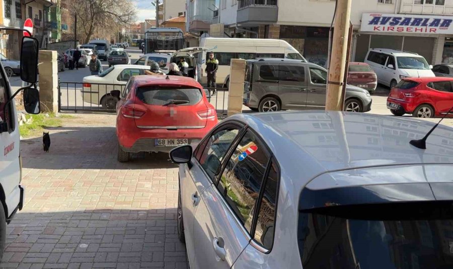 Otoparkta Sürücüleri Mahsur Bıraktı, Gelince De "bilemedim Ki" Dedi