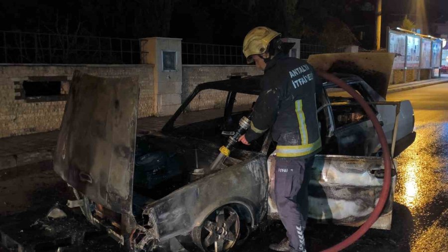 Alev Topuna Dönen Tofaş’tan Geriye Demir Yığını Kaldı