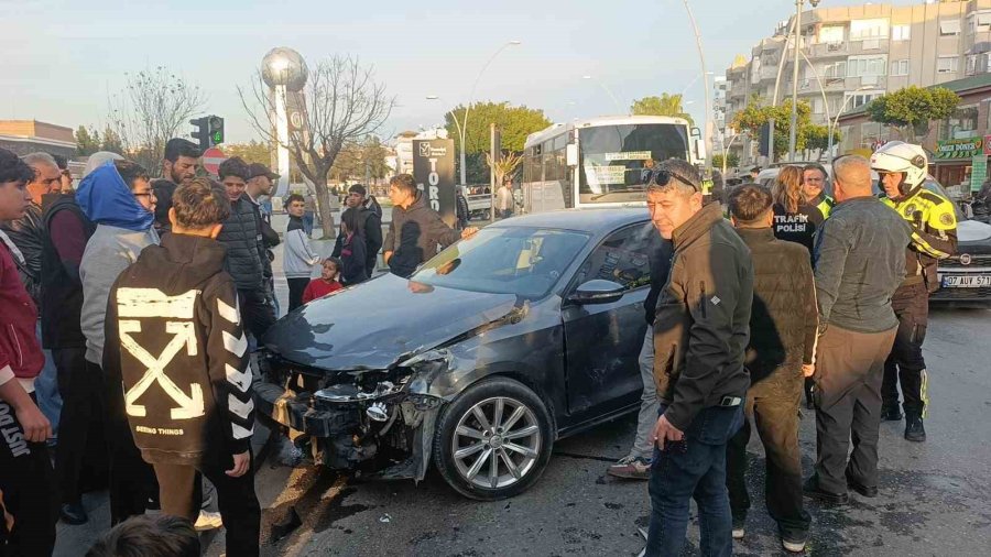 Kırmızı Işıkta Geçen Kamyonet İle Otomobilin Çarpışma Anı Kamerada: 1 Yaralı