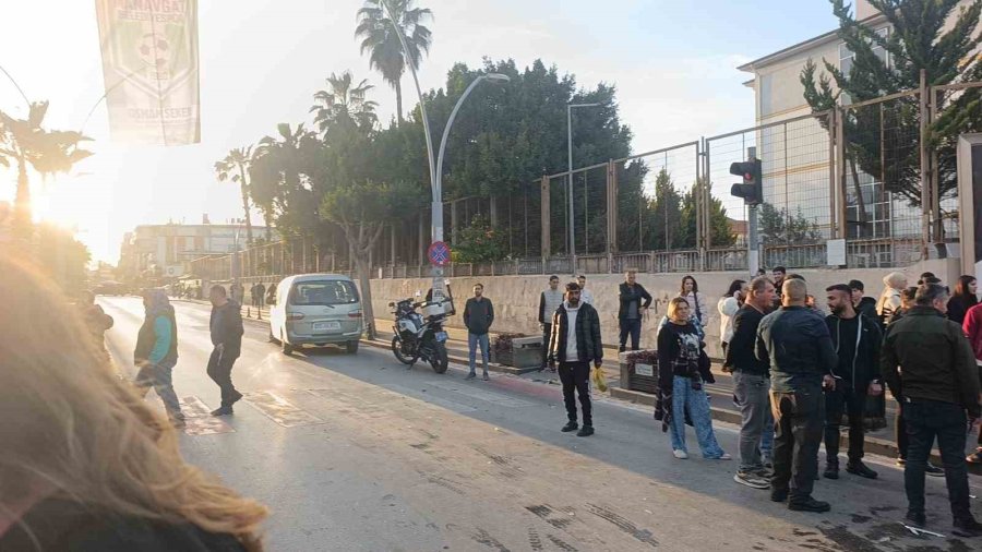 Kırmızı Işıkta Geçen Kamyonet İle Otomobilin Çarpışma Anı Kamerada: 1 Yaralı