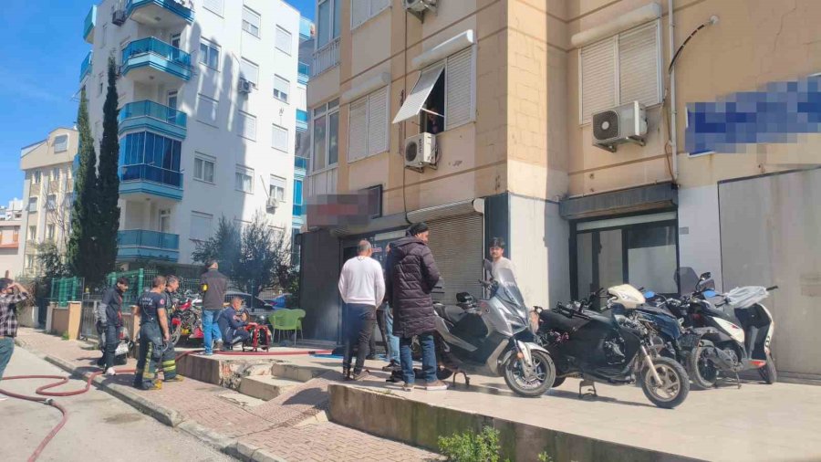 Motosiklet Tamirhanesindeki Yangın Korkuttu
