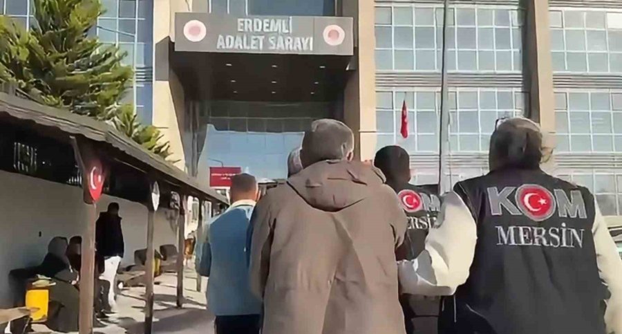 Mersin’de Yurt Dışına Kaçırılmak İstenilen Binlerce Tarihi Eser Ele Geçirildi
