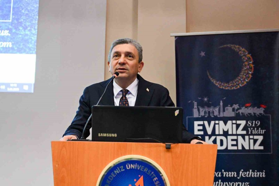 Antalya’nın Fethi’nin 819. Yılında "fetih Ve Fatih" Konferansı Gerçekleştirildi