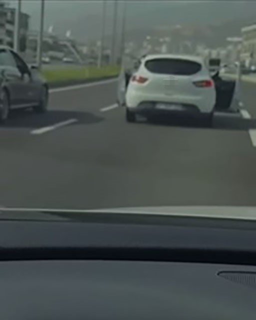 Alanya’da Trafiği Engelleyen Sürücüye 180 Bin Tl, Cep Telefonuyla Oynayan Şoföre 5 Bin Tl Ceza