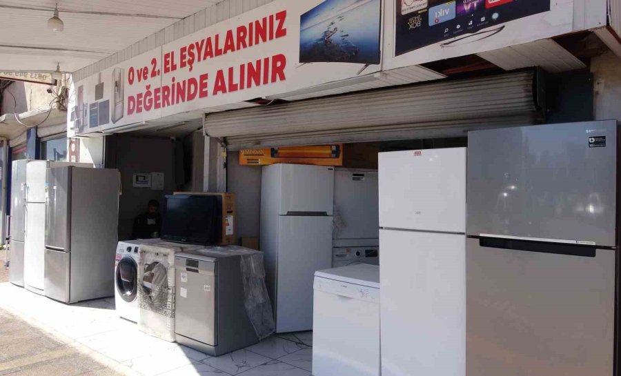 Mersin’de Bir Esnaf, Yardım Etmek İstediği Genç Tarafından Soyuldu