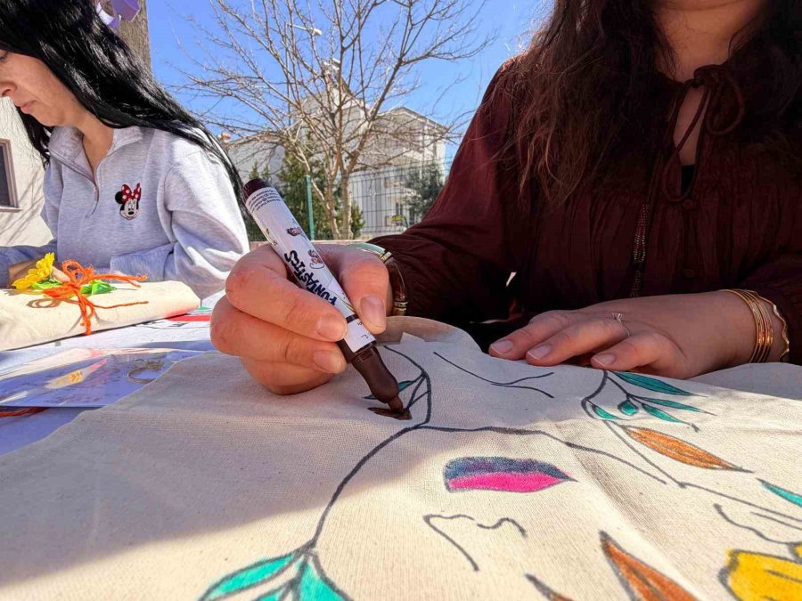 Kepez’de Anneler Çanta Boyadı