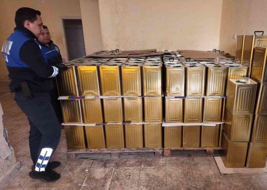 Mersin’de 4,5 Ton Sahte Zeytinyağı Ele Geçirildi