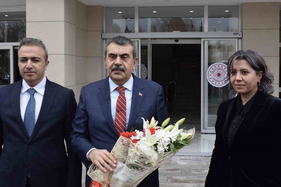 Bakan Tekin: "eğitim Çalışanlarına Yönelik Şiddetin Azaltılması İçin Çaba Gösteriyoruz"