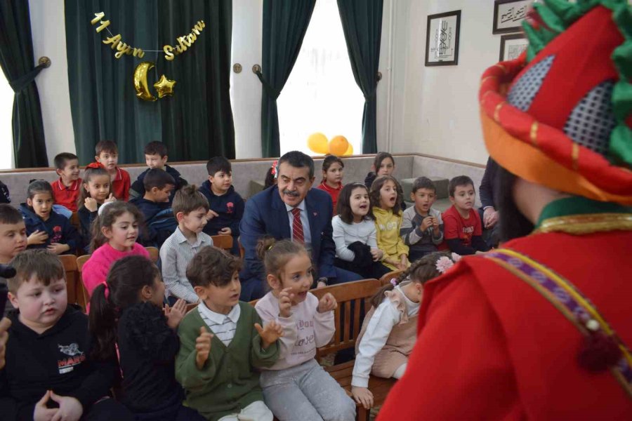 Bakan Tekin: "fatma Öğretmenin Adı Görev Yaptığı Okula Verildi"