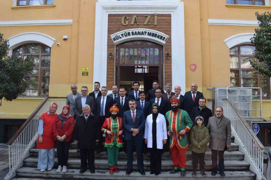 Bakan Tekin: "fatma Öğretmenin Adı Görev Yaptığı Okula Verildi"