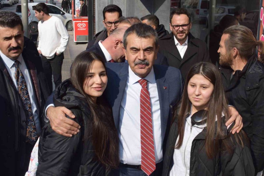 Bakan Tekin: "fatma Öğretmenin Adı Görev Yaptığı Okula Verildi"