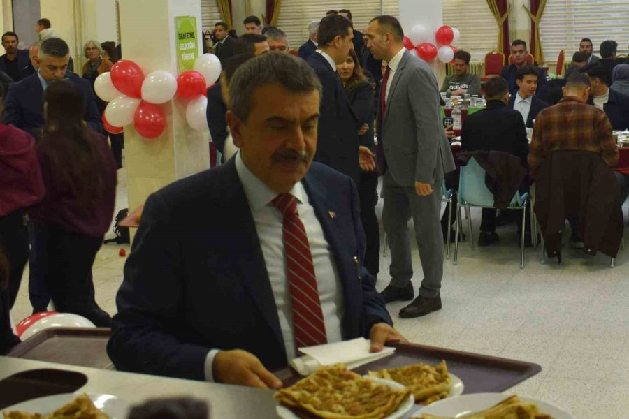 Bakan Tekin: "fatma Öğretmenin Adı Görev Yaptığı Okula Verildi"