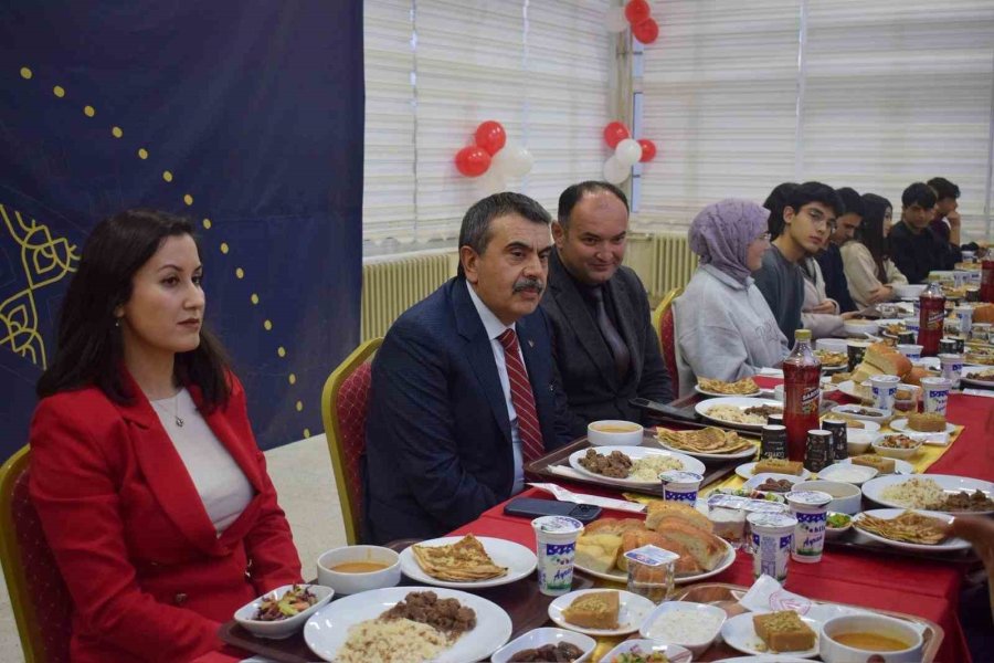 Bakan Tekin: "fatma Öğretmenin Adı Görev Yaptığı Okula Verildi"