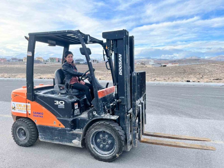 Başarılı Forklift Operatörü Kardelen İlgen’den; Kadınlara "cesur Olun" Çağırısı