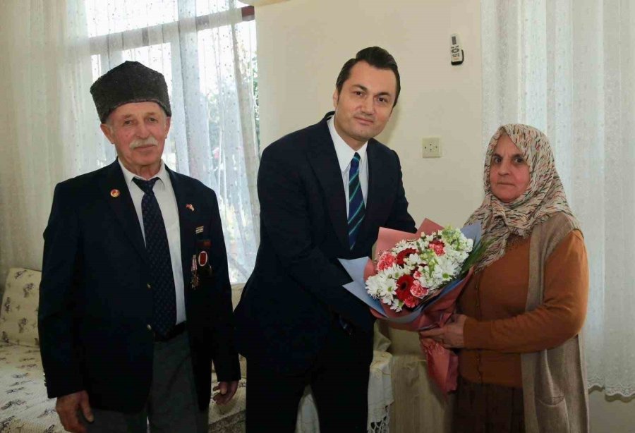 Kaymakam Öztürk Gazilerle Bir Araya Geldi: "sizlerin Ödediği Bedeller Sayesinde Bu Şanlı Bayrağımız Dalgalanıyor"