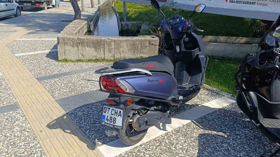 Kavşaktan Dönmeye Çalışırken Motosikleti Devirdi: 1 Yaralı