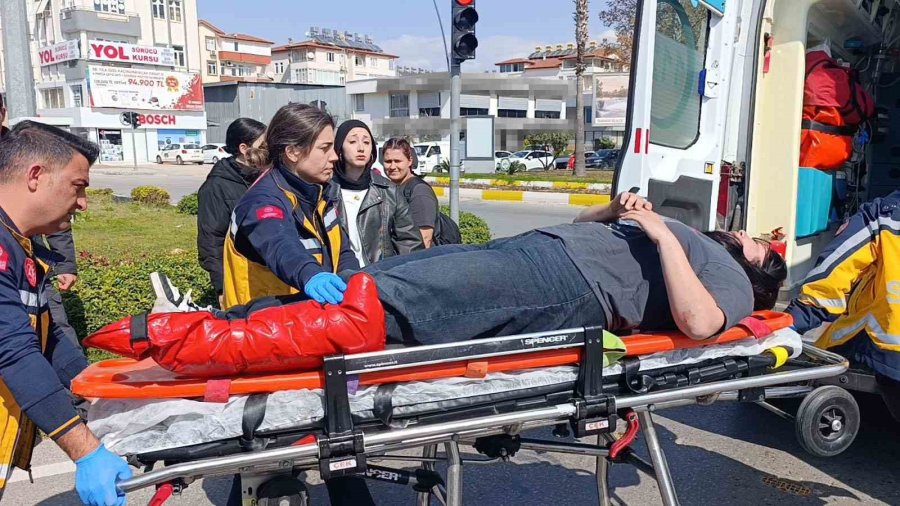 Kavşaktan Dönmeye Çalışırken Motosikleti Devirdi: 1 Yaralı