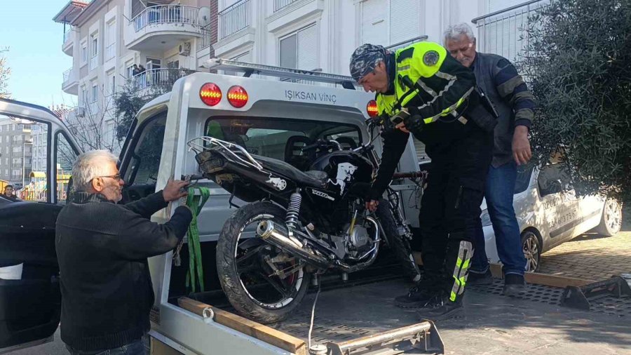 Polisi Görünce Motosikleti Bahçeye Atan Sürücü Ceza Yemekten Kurtulamadı