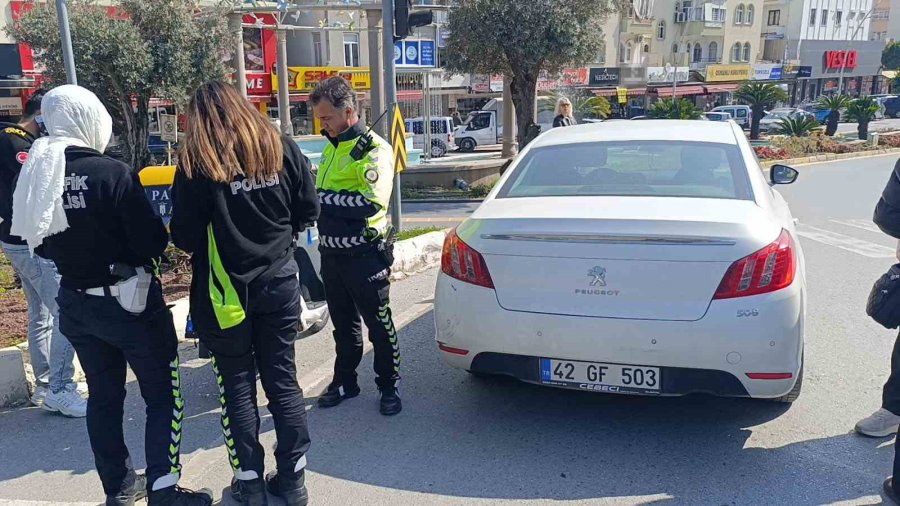 Kırmızı Işıkta Geçip Kaza Yaptı, Ehliyetine 1 Ay El Konuldu